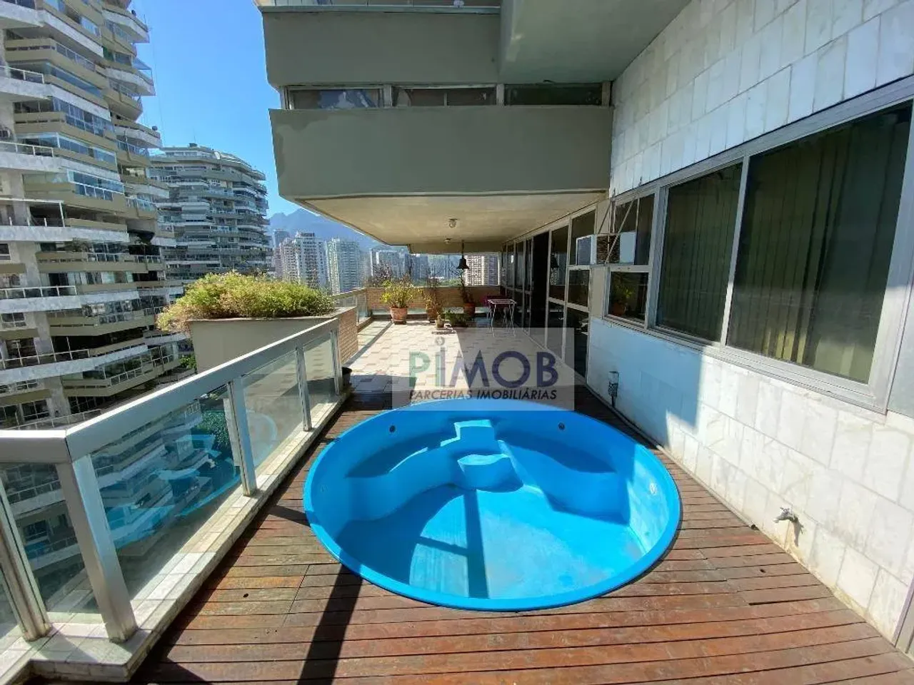 Apartamento com 4 dormitórios e 300 m² com varanda envidraçada — photo 13