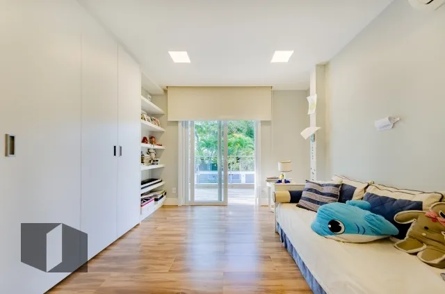 Condominium house with 5 bedrooms and 5 bathrooms — photo 17
