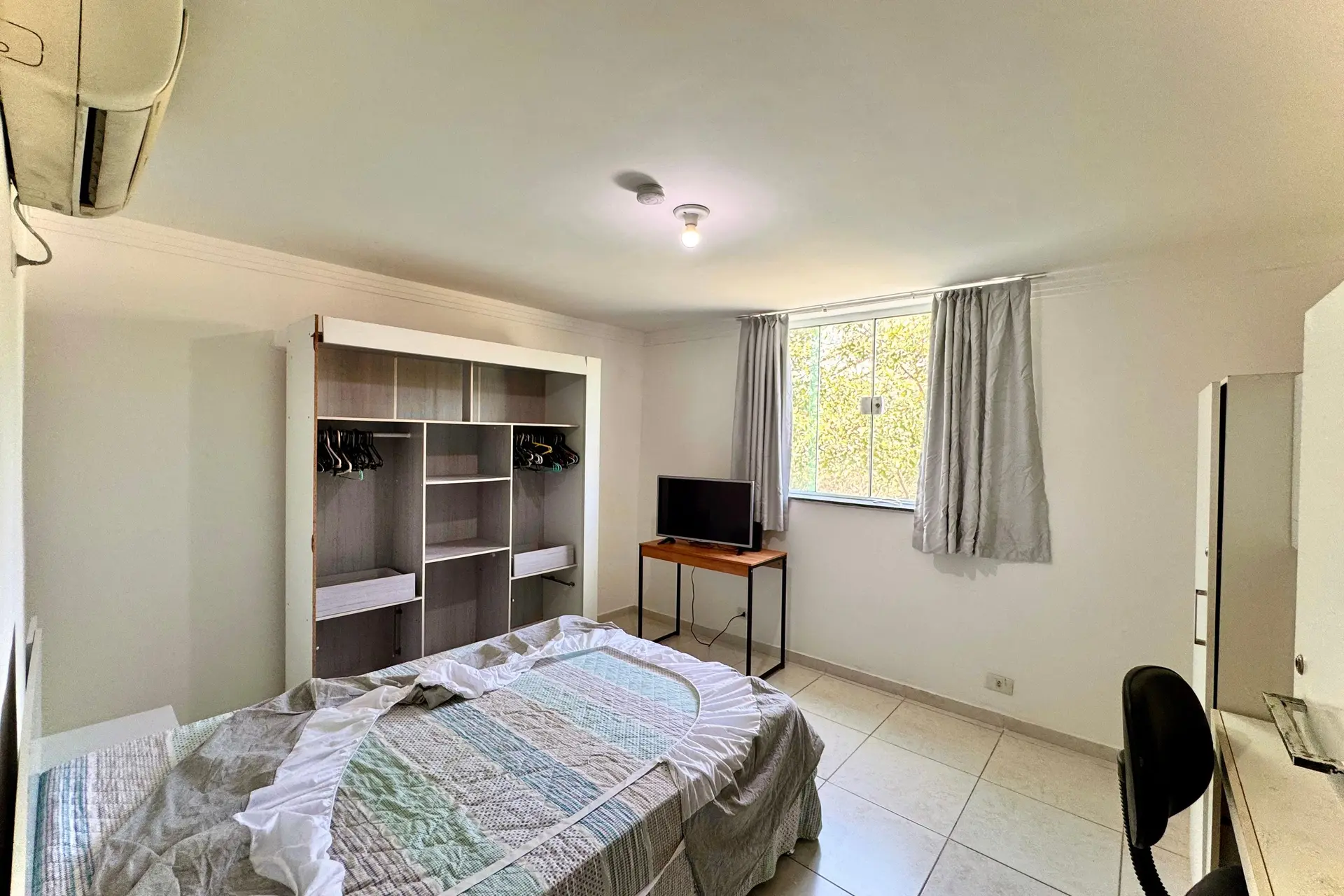 86 m² apartment with a home office and a mountain view — photo 3