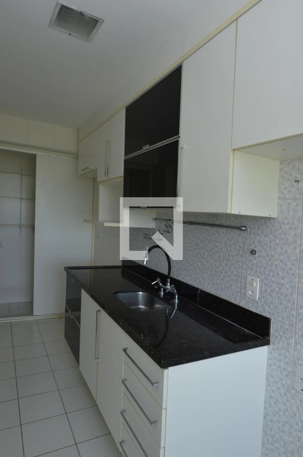 Квартира 80 м² із заскленим балконом та робочим місцем — photo 6
