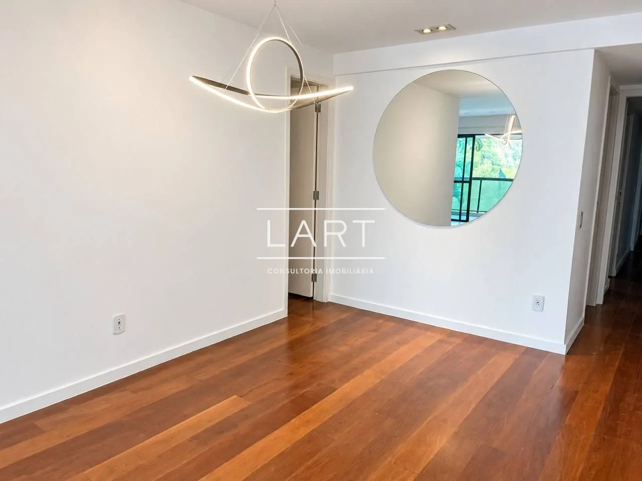 Apartment on the 2nd floor with a glass-enclosed balcony — photo 6