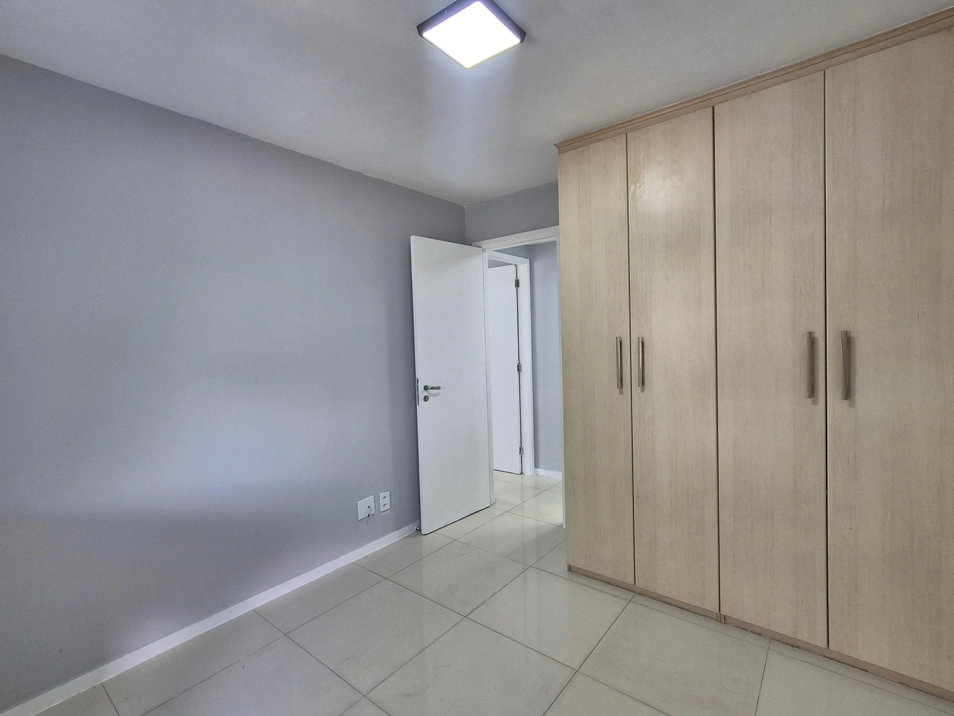 4-bedroom apartment in a building with a gym — photo 11