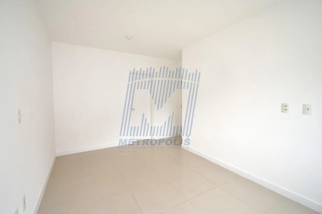 2-bedroom apartment with a mountain view — photo 24