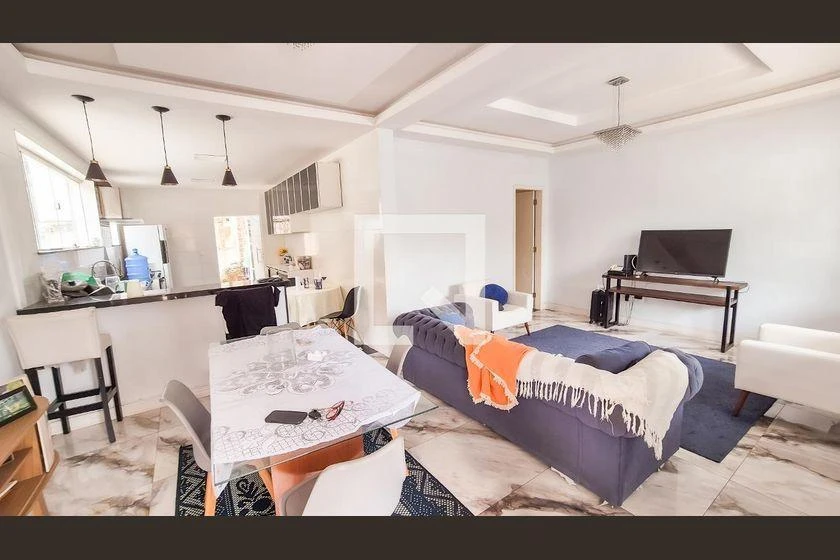 Casa mobiliada de 600 m² com 5 quartos e 3 banheiros