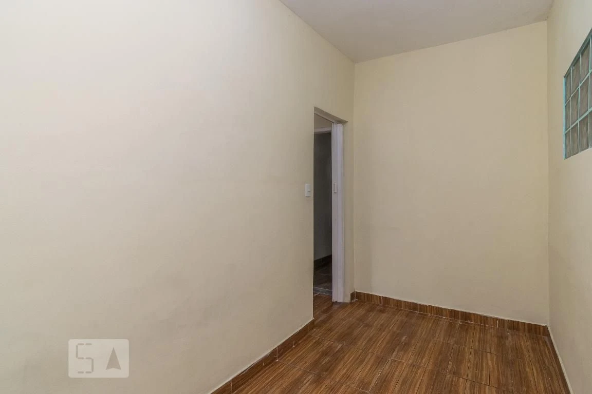 Unfurnished rental with no parking, 2 bedrooms and separate kitchen — photo 11