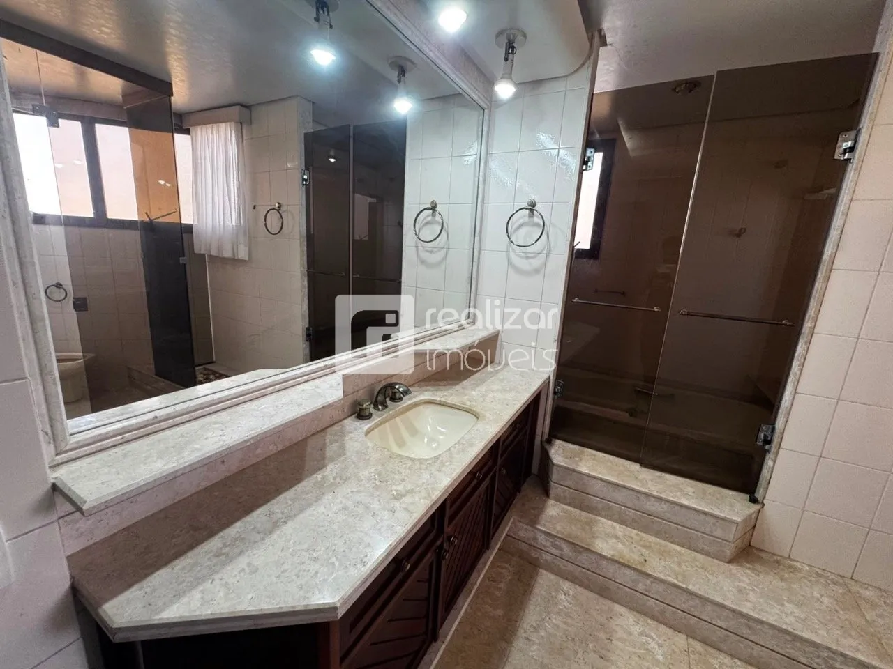 Apartamento de 290 m² com 4 dormitórios e varanda envidraçada — photo 32