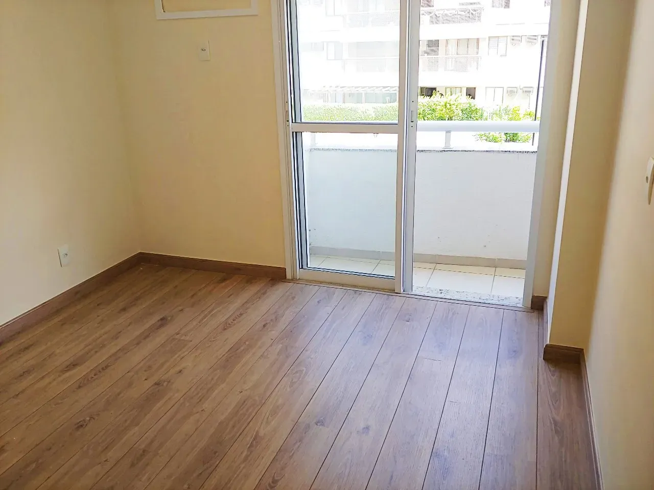 Apartment with 3 bedrooms, balcony and 2 parking spots — photo 50