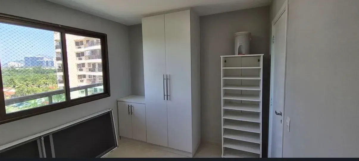 Glass-enclosed balcony in a 3-bedroom apartment, 91 m² — photo 3