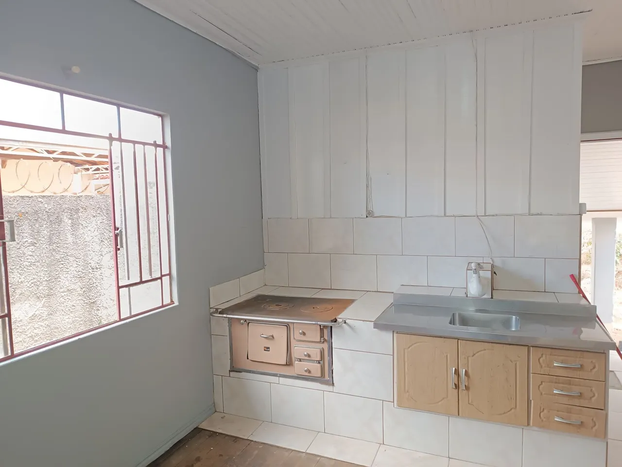 Wood or laminate floors in a 3-bedroom house, 80 m²