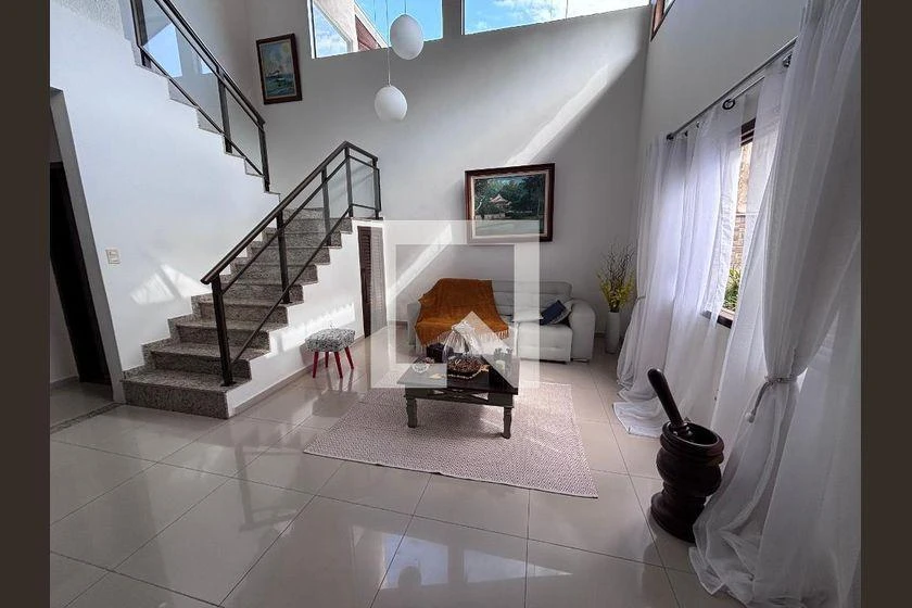 Casa sem mobília com 4 quartos e 618 m²