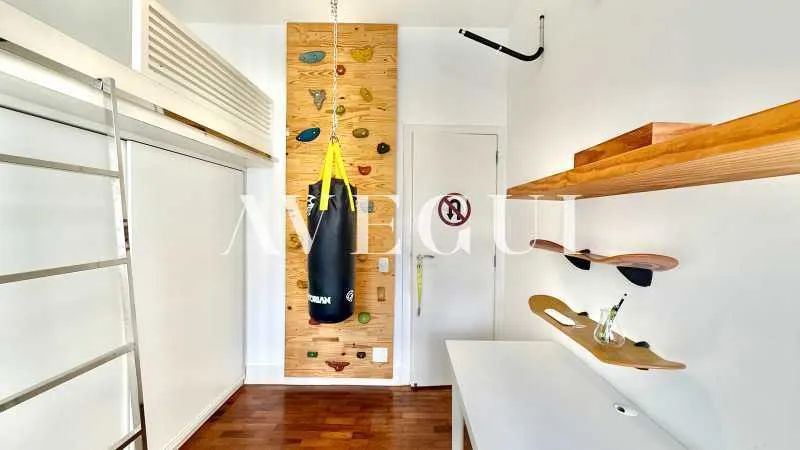 Furnished 4-bedroom apartment with 140 m² — photo 13