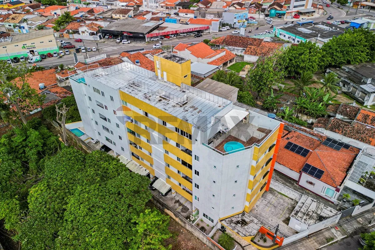 Apartamento de 3 quartos em condomínio com piscina — photo 36