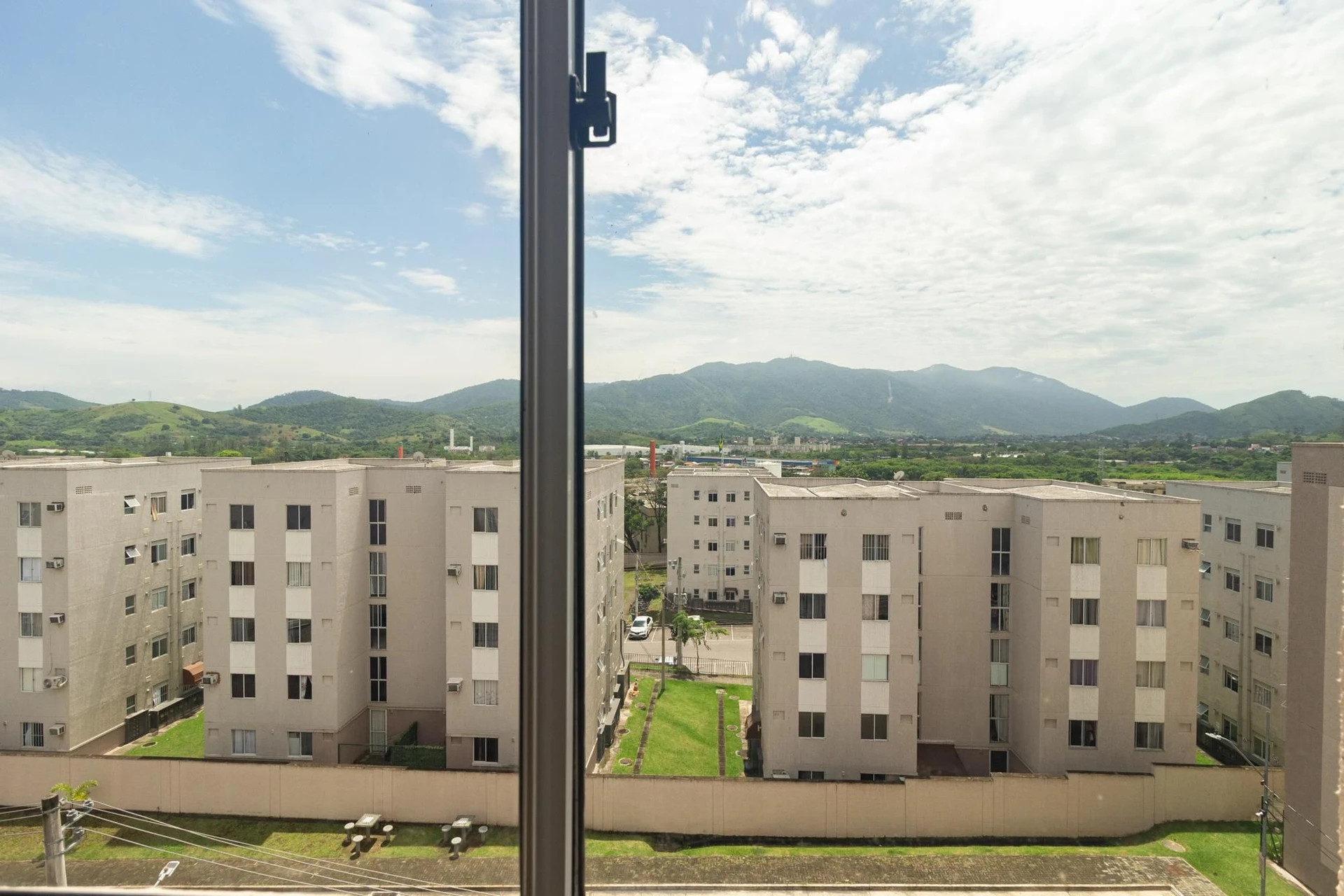 Mountain view in a 2-bedroom apartment, 37 m² — photo 6