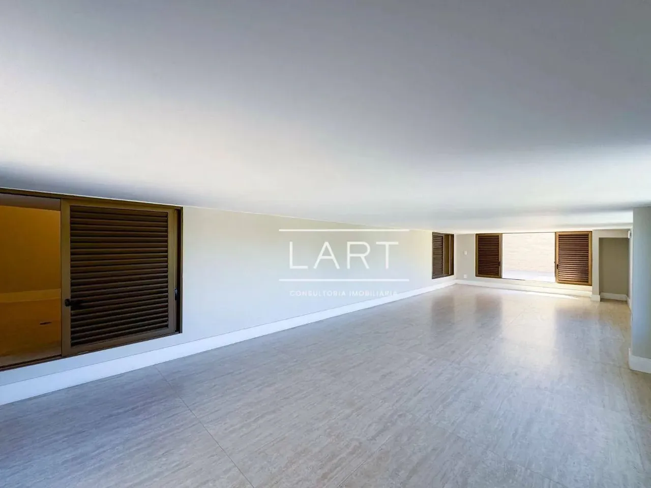 Apartamento com 4 dormitórios e varanda de vidro — photo 18