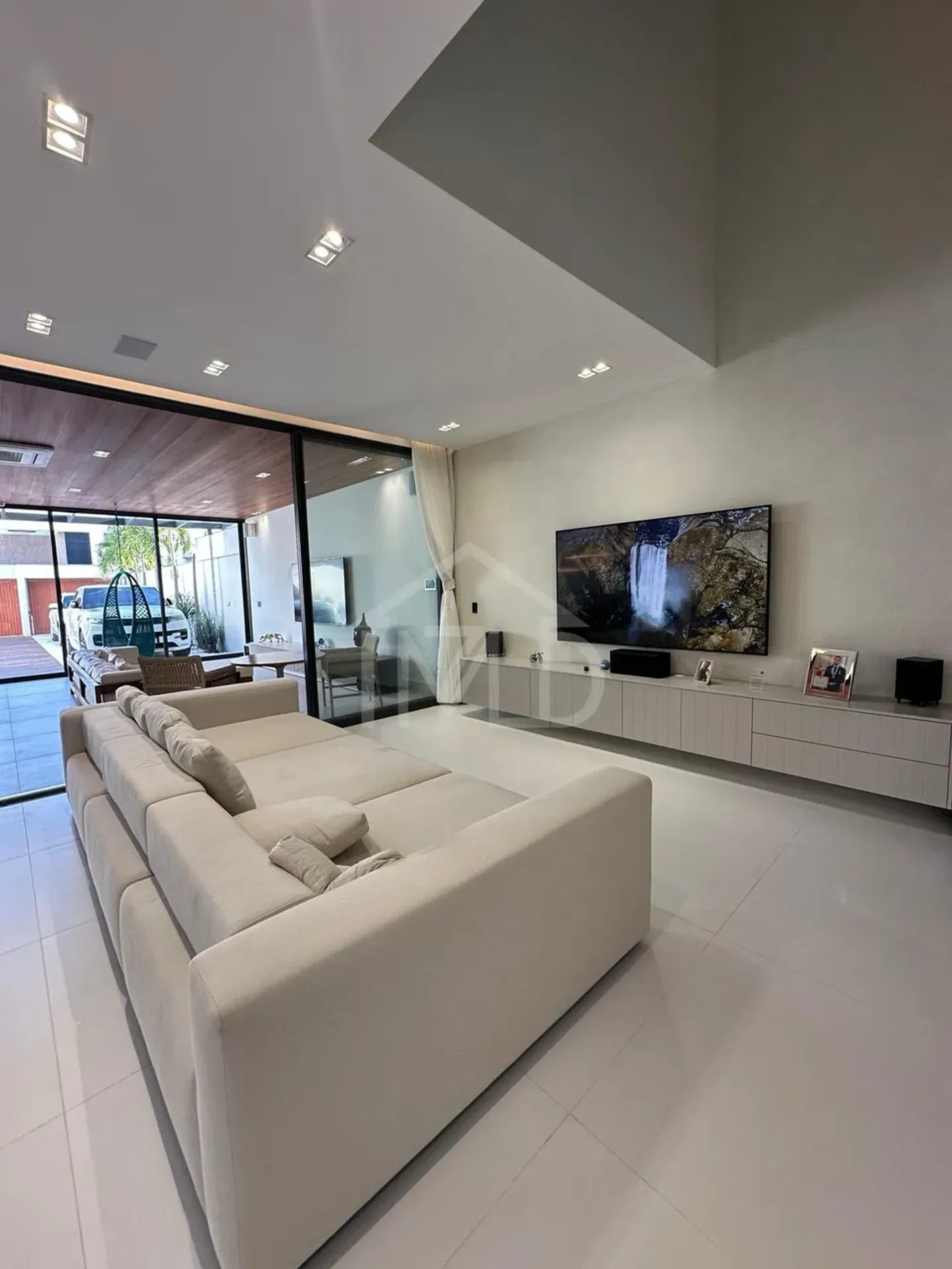 Furnished house with 4 bedrooms and 600 m² — photo 18