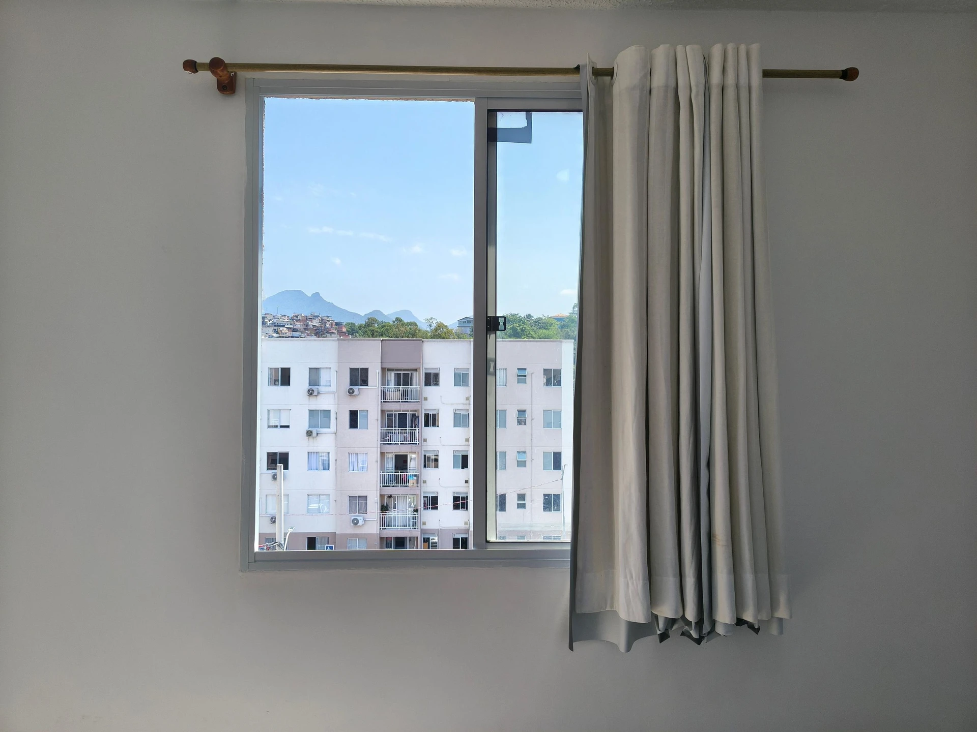 Mountain view in a 2-bedroom apartment, 50 m² — photo 8
