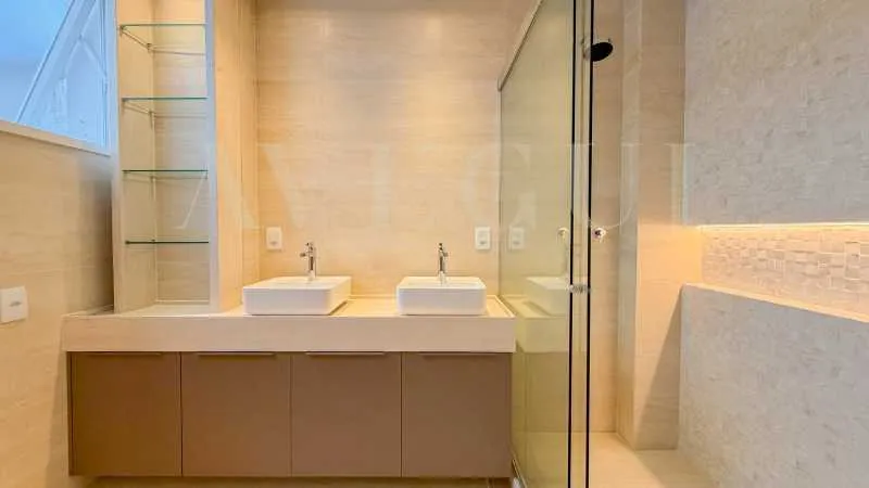 Floor-to-ceiling windows in a 3-bedroom apartment, 170 m² — photo 16