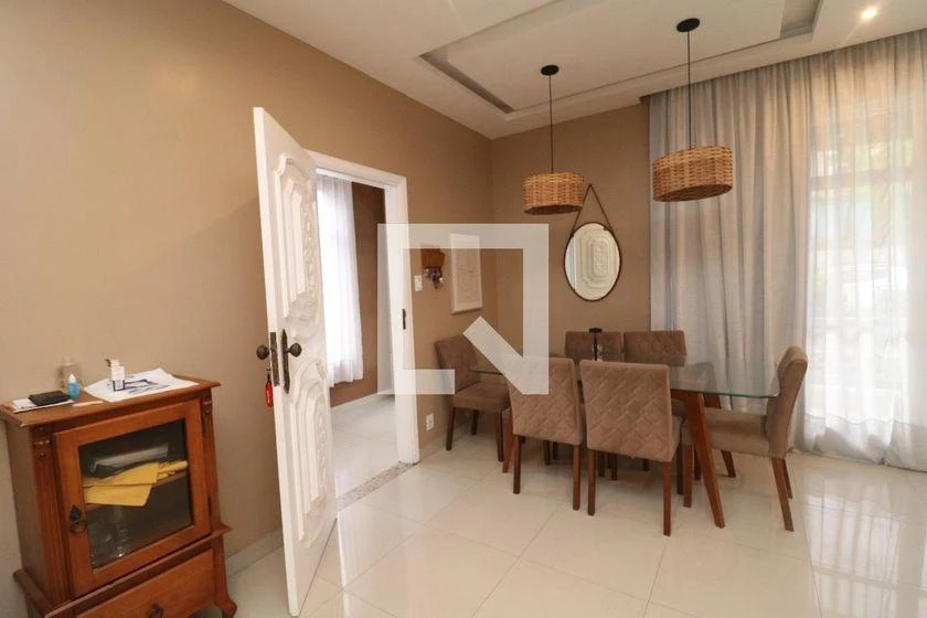 Home office in a 10-bedroom house, 747 m² — photo 19