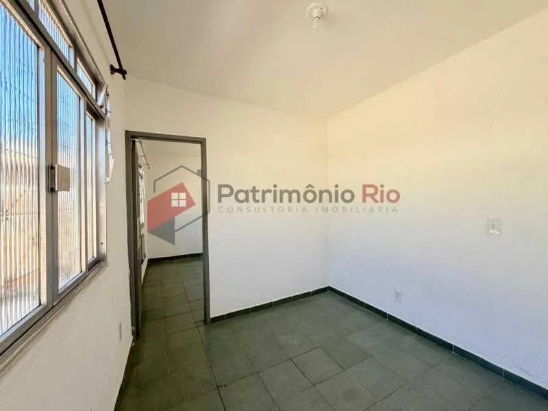 1-bedroom apartment with a compact kitchenette — photo 17