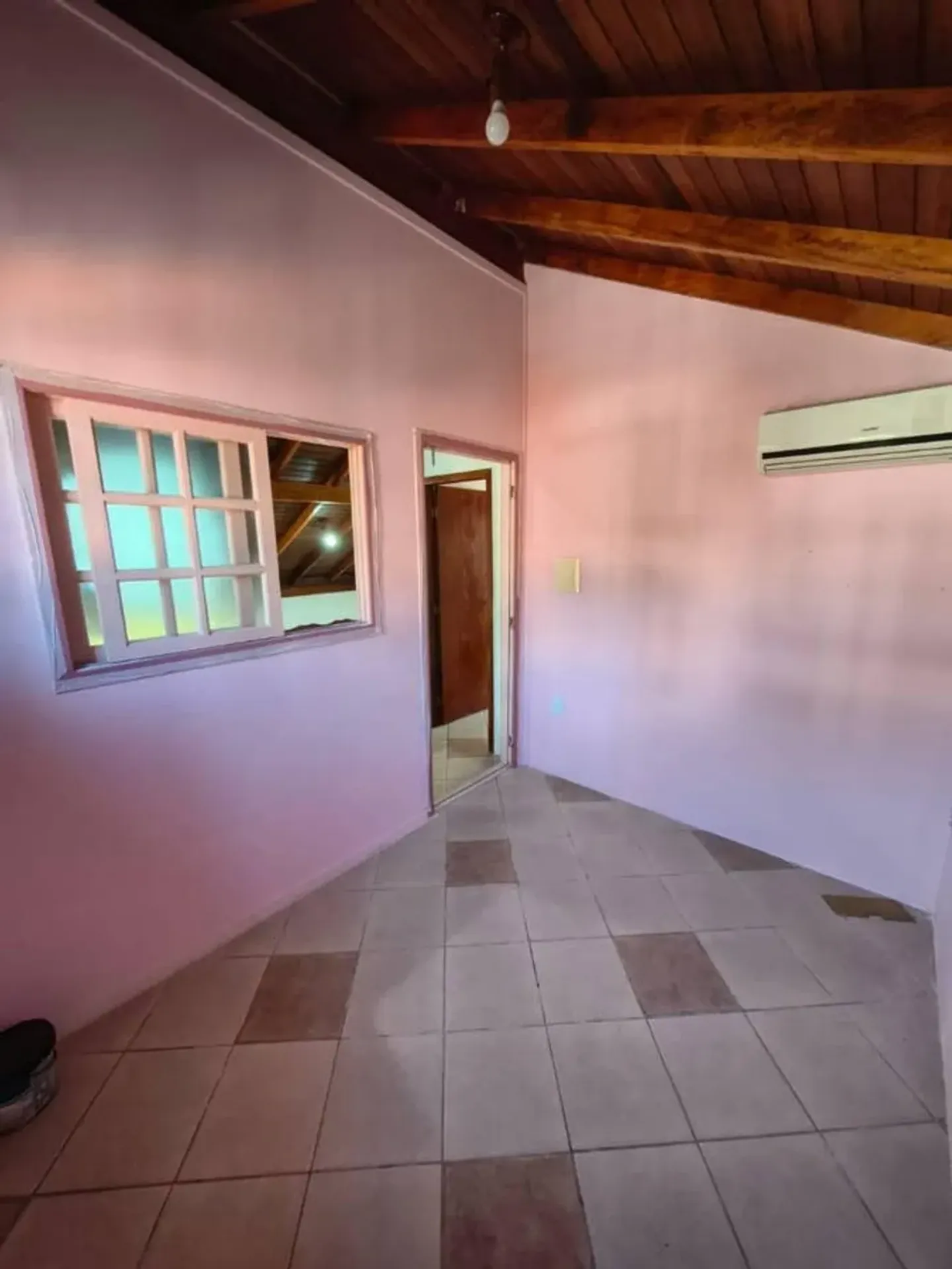700 m² house with a bathtub and a grill on the balcony — photo 19