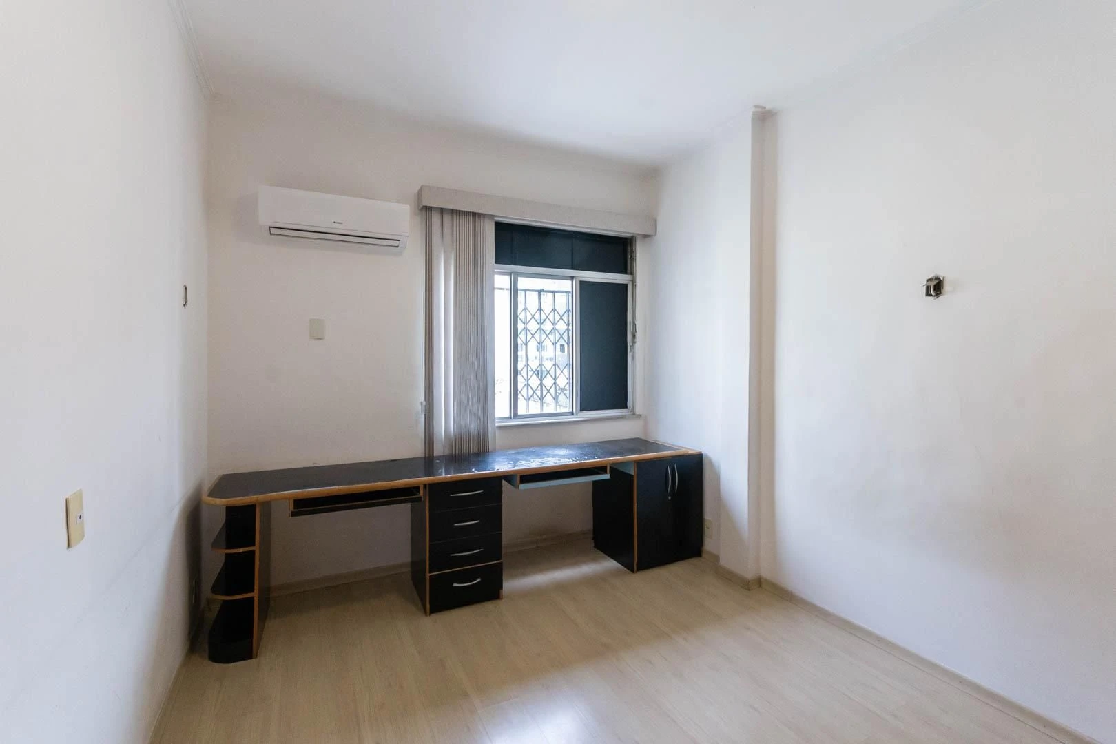 Home office in a 2-bedroom apartment, 90 m² — photo 13