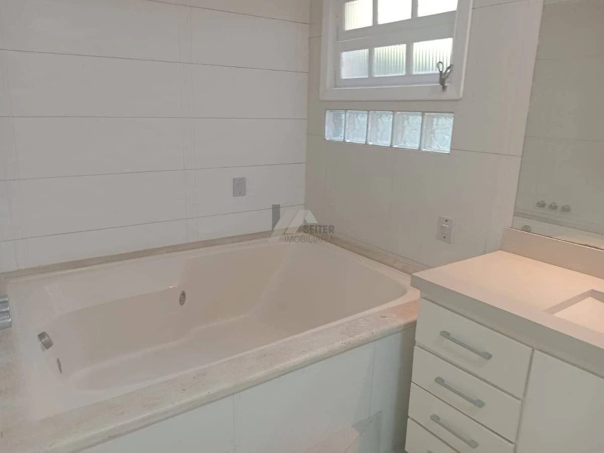 3-bedroom house with a private pool in Florianópolis — photo 22
