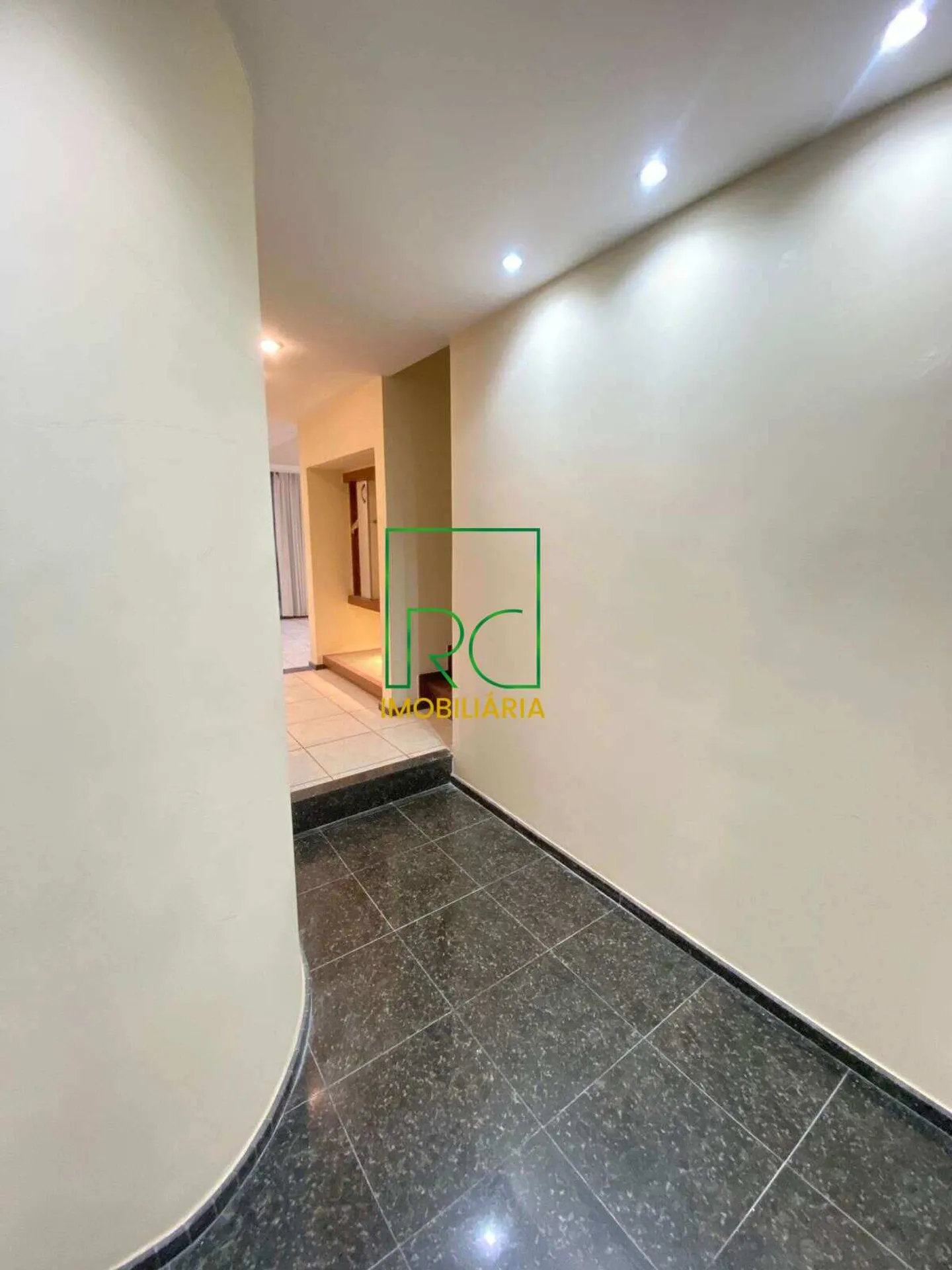 Unfurnished apartment with 3 bedrooms and water view — photo 45