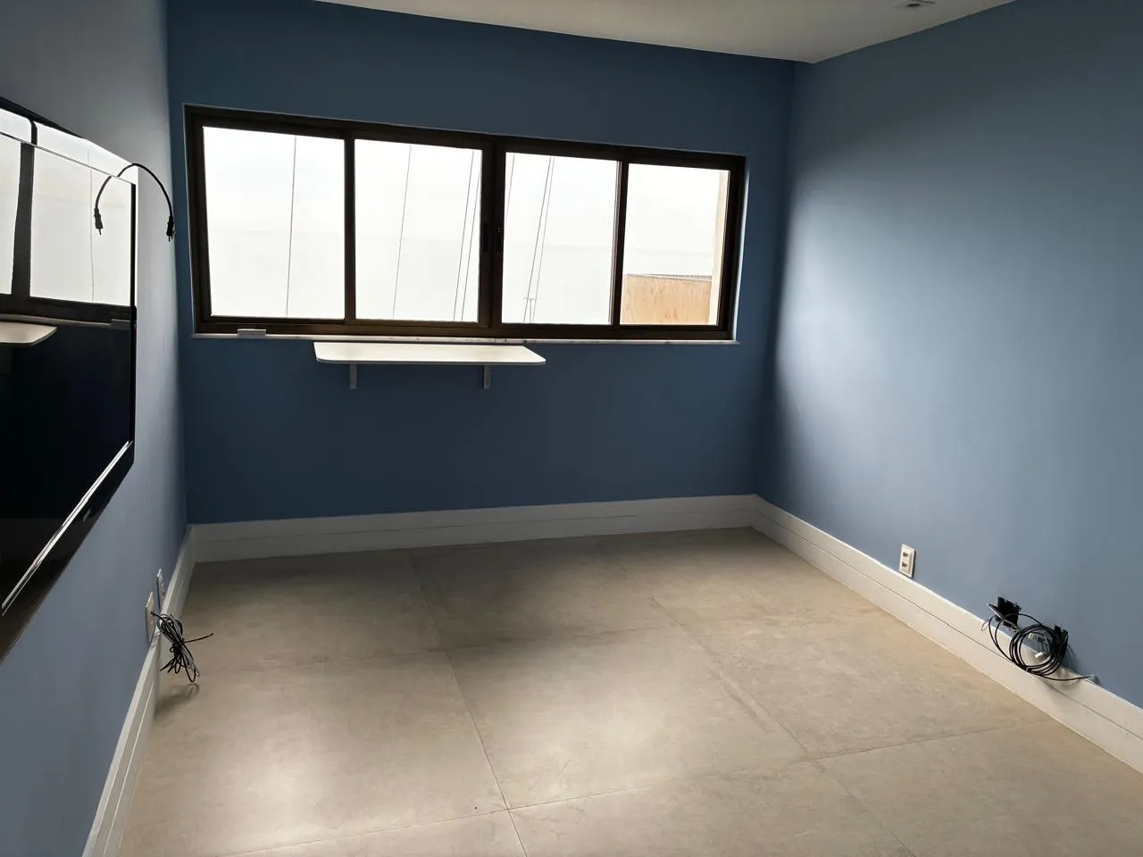Unfurnished apartment with 3 bedrooms and open-plan kitchen — photo 14