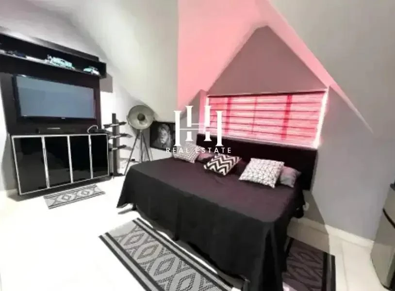 Furnished house with 6 en-suite bedrooms and shared pool — photo 22