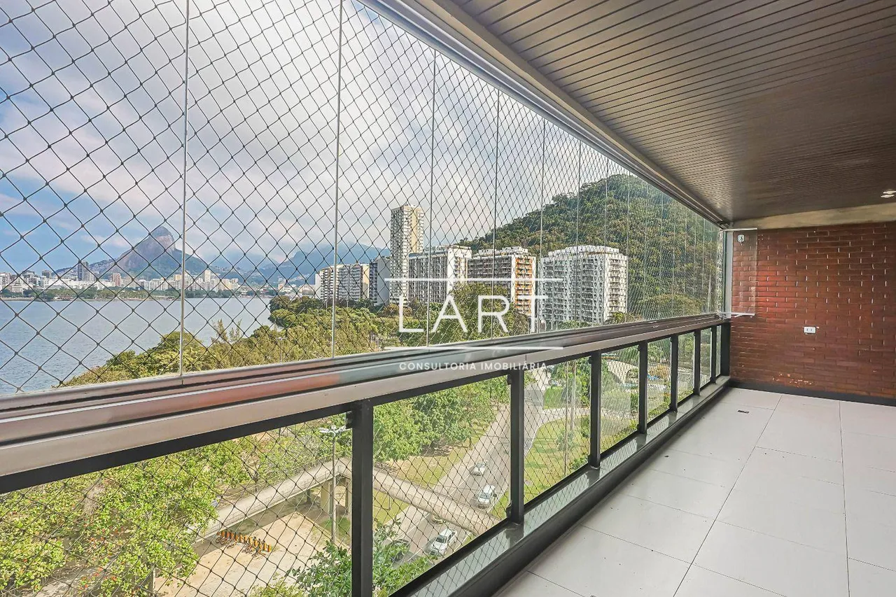 3-bedroom apartment with glassed-in balcony and 160 m² — photo 2