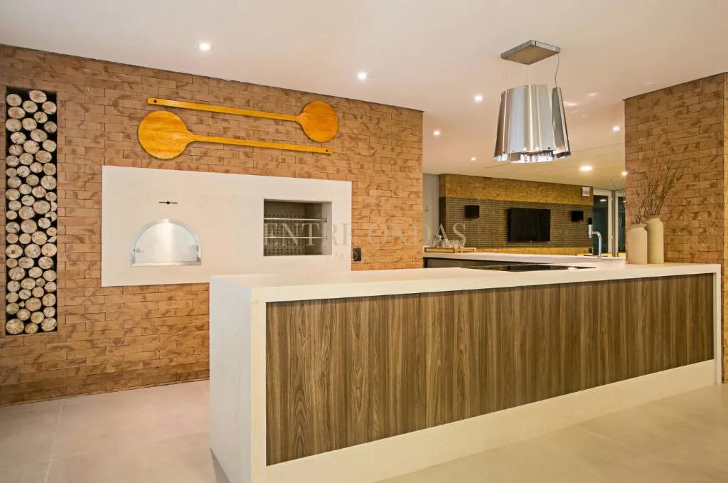 Furnished 2-bedroom apartment with open-plan kitchen — photo 78