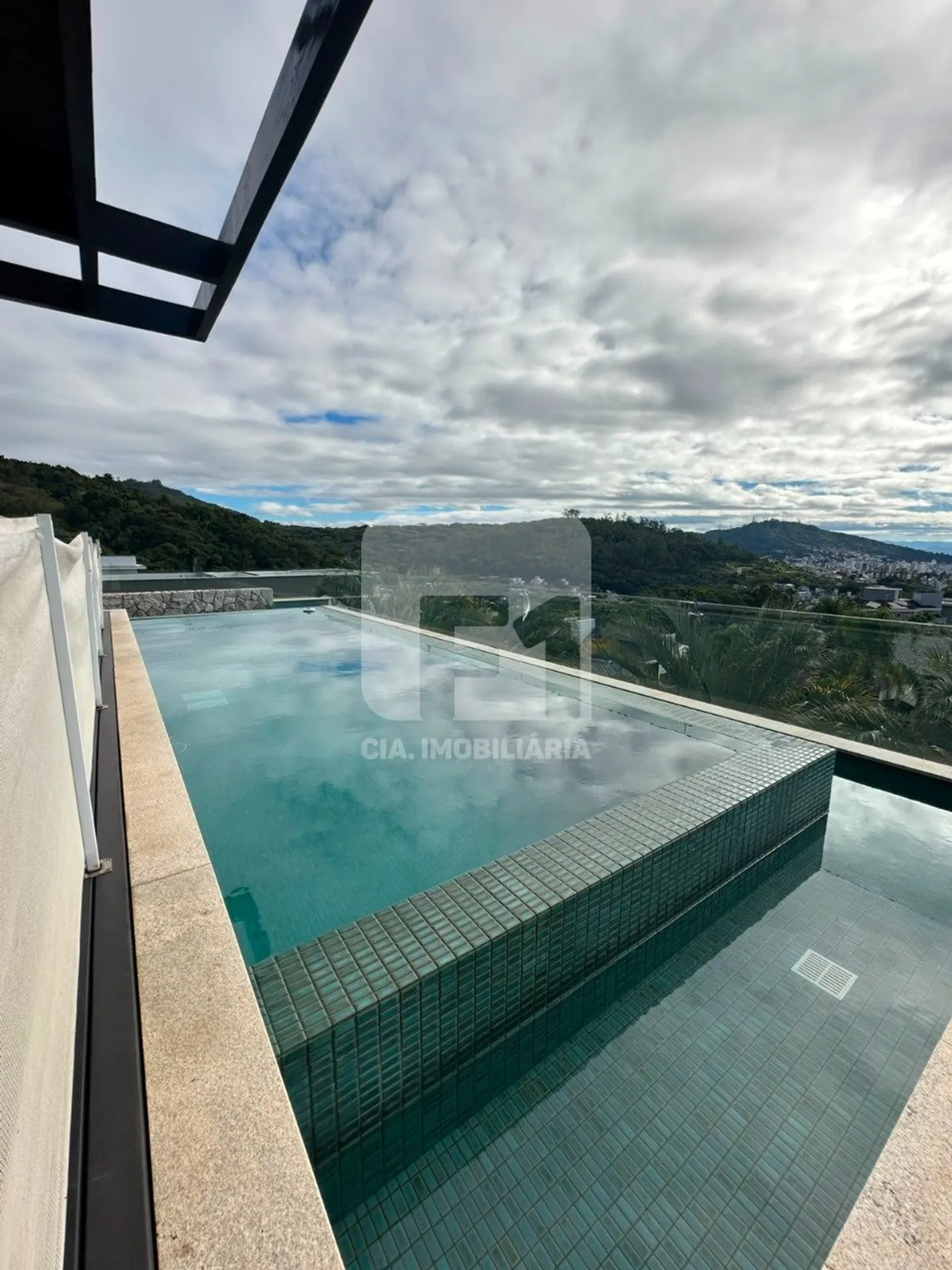 Furnished house with 6 bedrooms and 650 m² total — photo 14