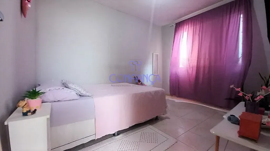 Apartamento com 2 dormitórios e mesa de trabalho — photo 17