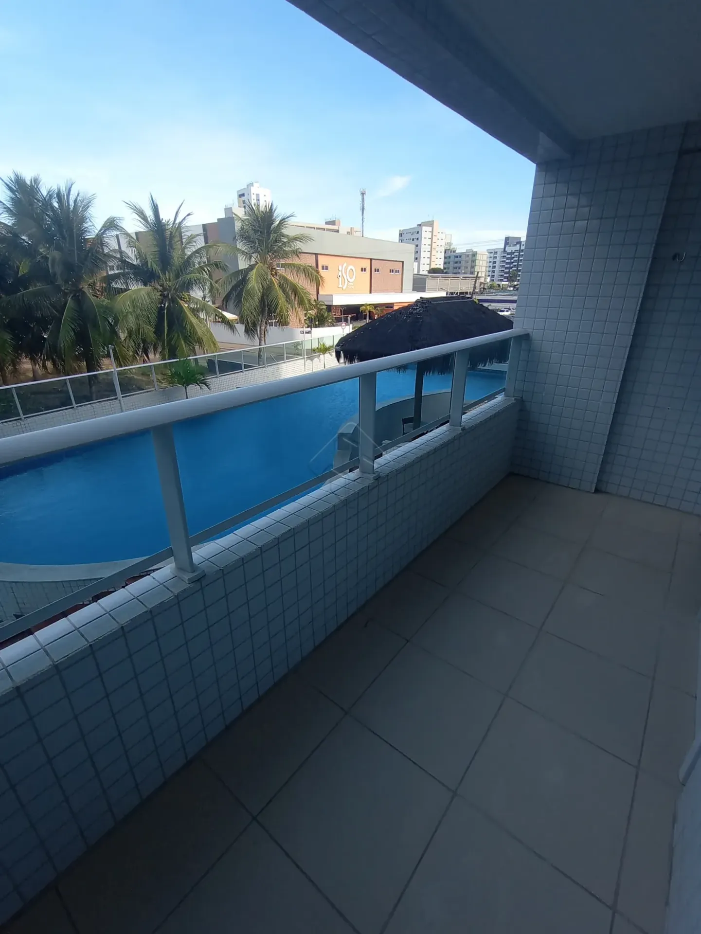 Balcony with a grill in a 2-bedroom apartment, 66 m² — photo 3