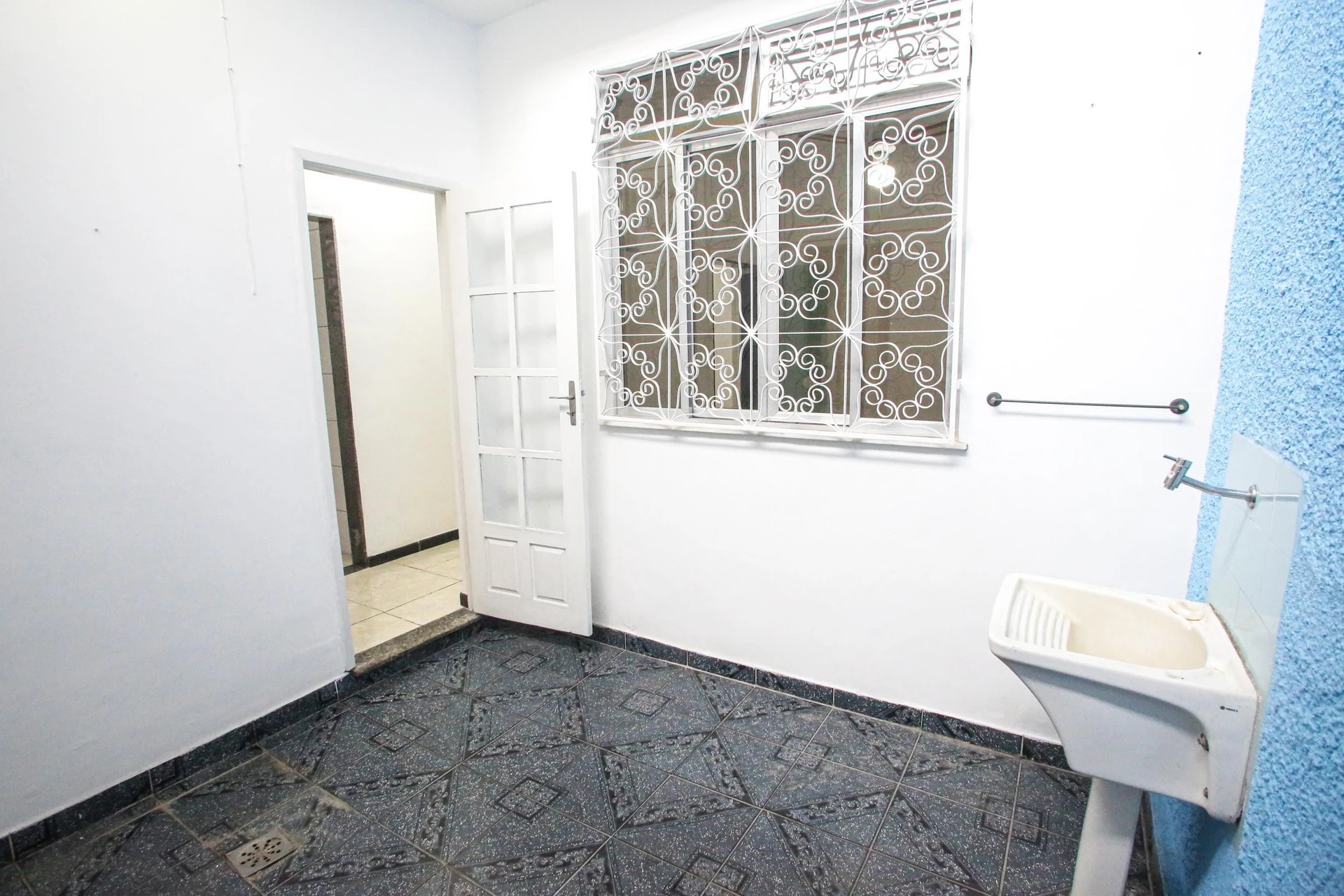 Будинок із 3 спальнями та садом — photo 25