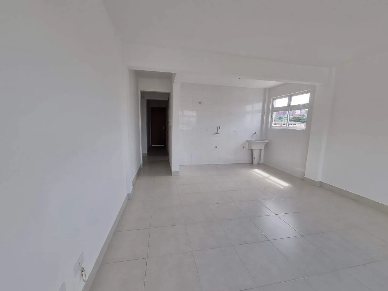 Unfurnished 2-bedroom apartment with 1 bathroom — photo 2