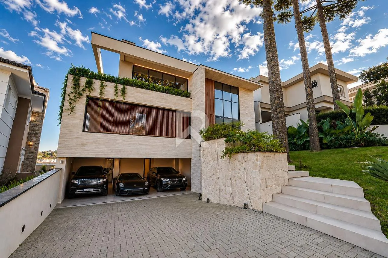 Furnished 635 m² house with 4 en-suite bedrooms and parking — photo 9