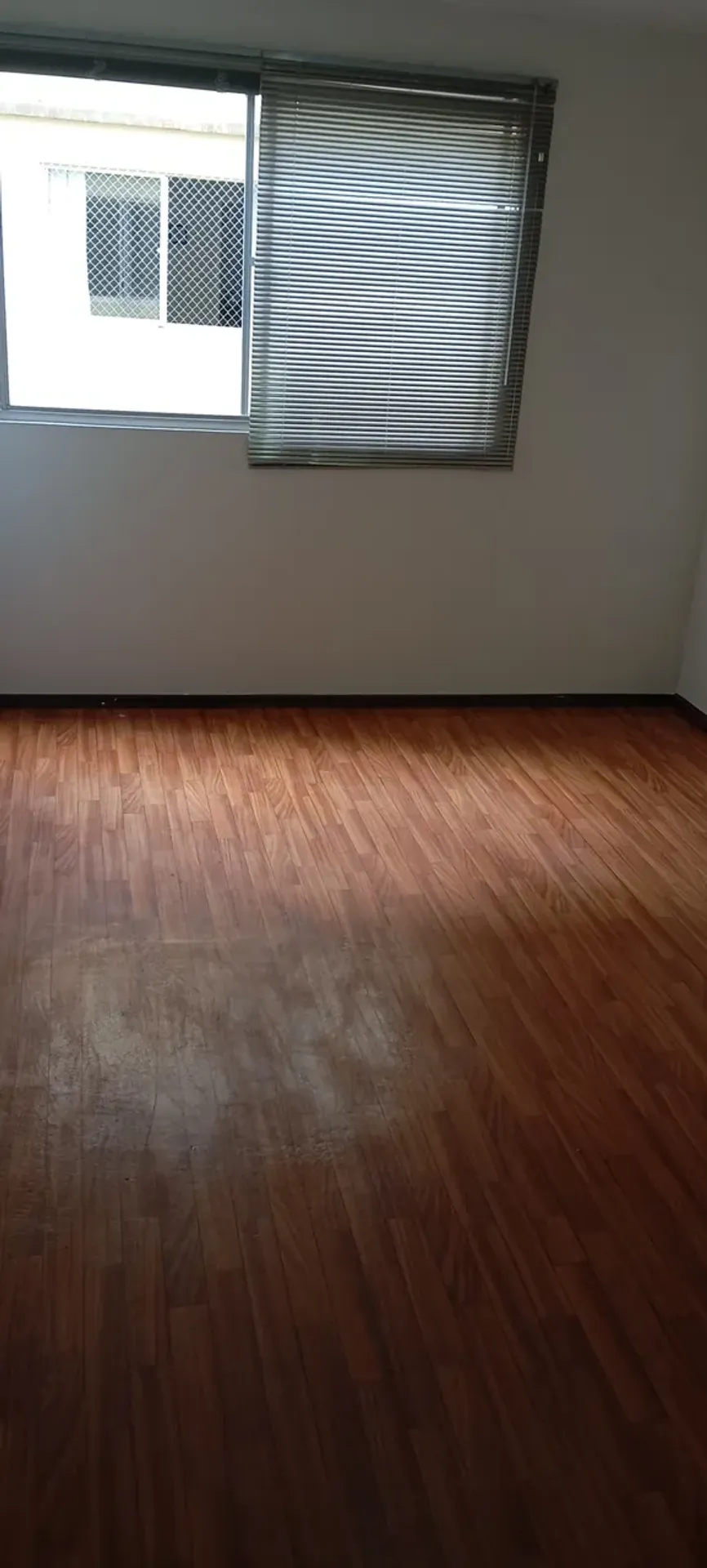 3-bedroom apartment with wood or laminate floors in Curitiba
