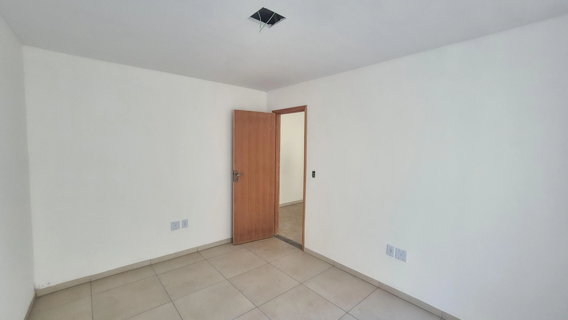 2-bedroom unfurnished apartment with closed kitchen — photo 32