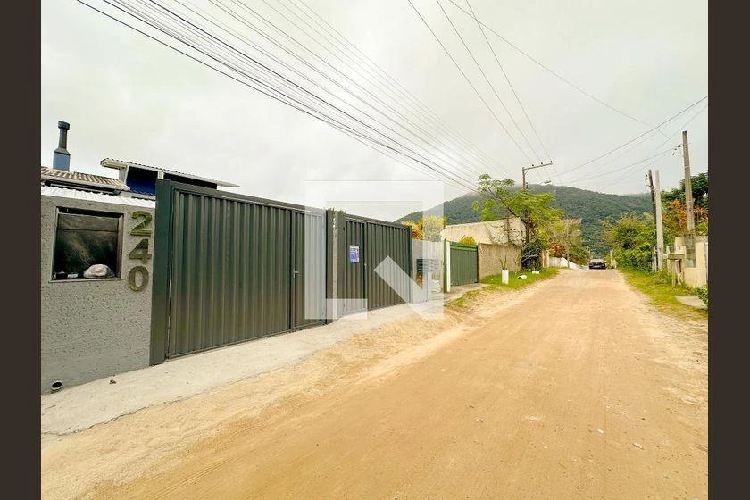 Furnished one-bedroom, 32 m² house in Florianópolis — photo 6