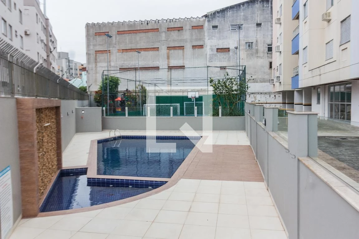 Furnished apartment, 77 m², with a glass-enclosed balcony — photo 11