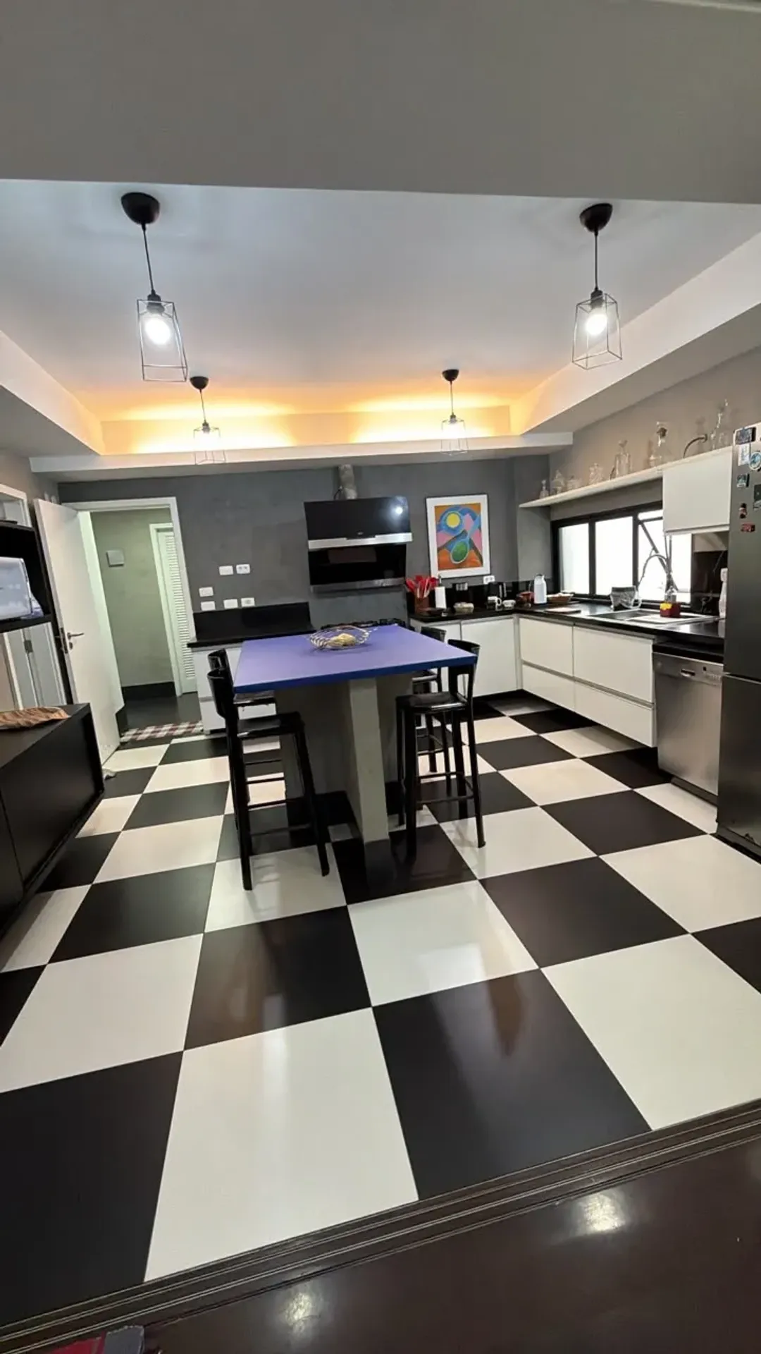 Furnished apartment with 4 bedrooms and open-plan kitchen — photo 23