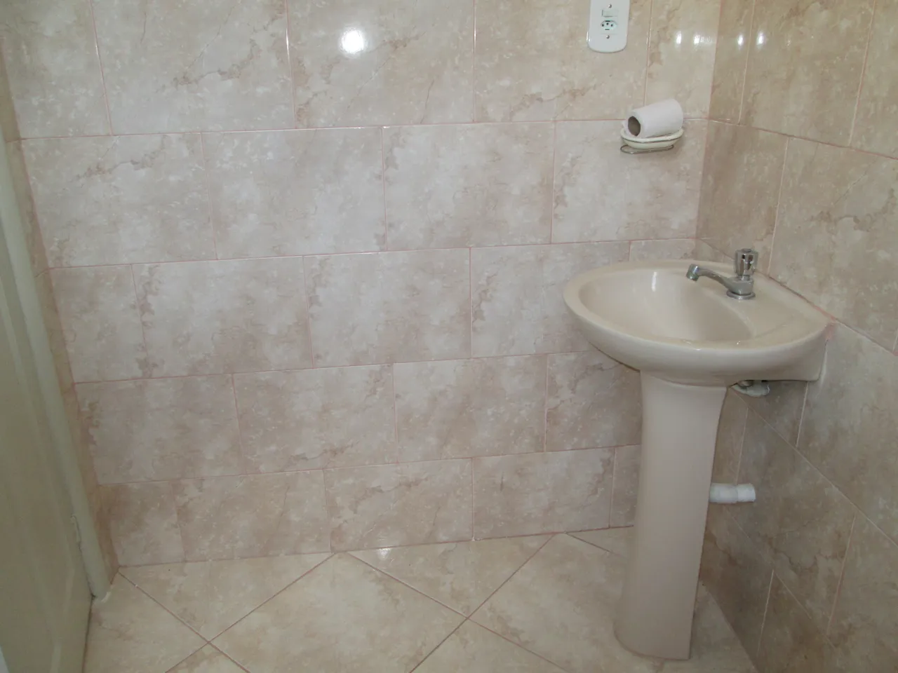 Apartamento sem mobília com 1 quarto e cozinha fechada — photo 4