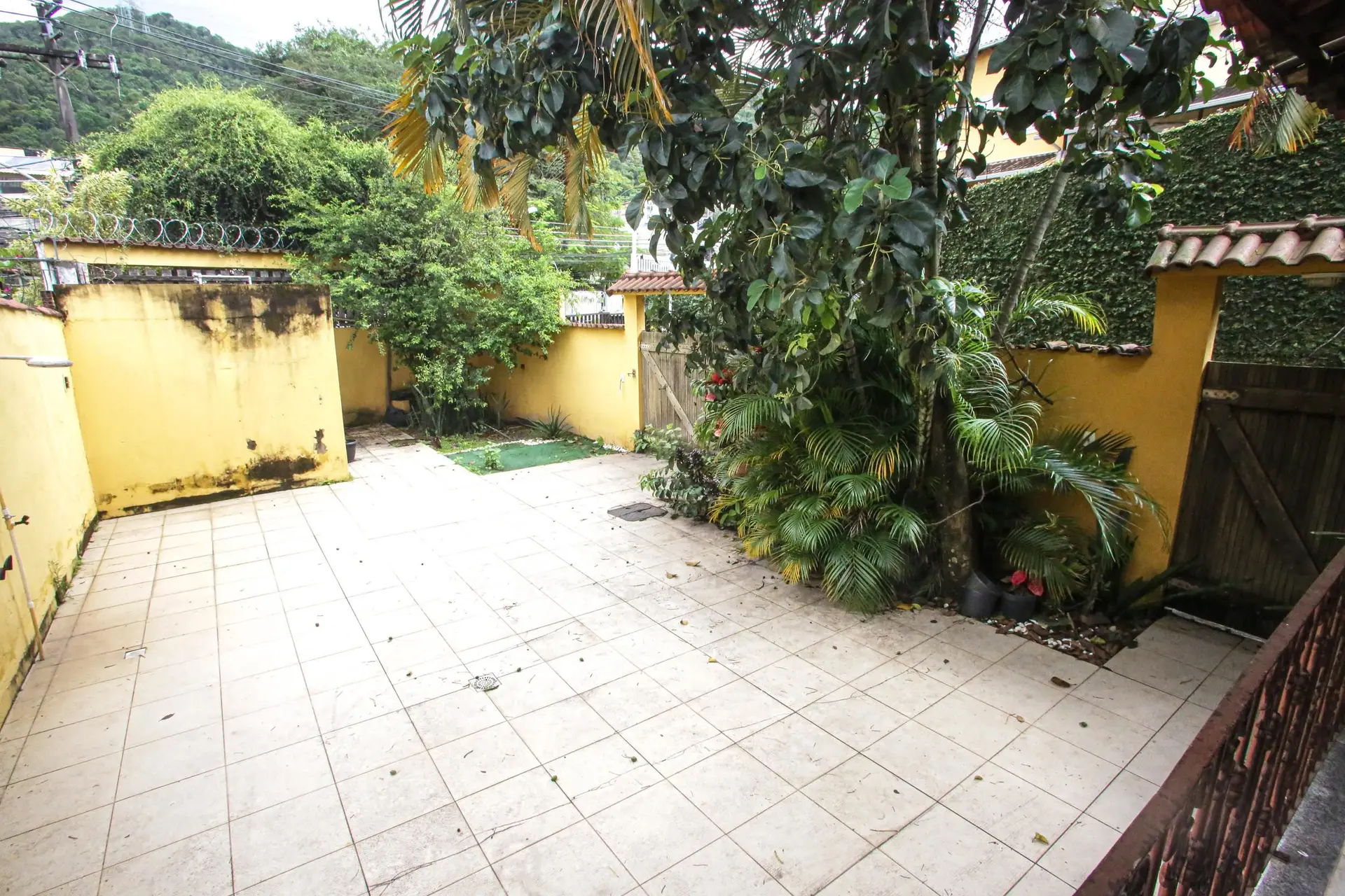 4-bedroom house with a bathtub in Rio de Janeiro — photo 13