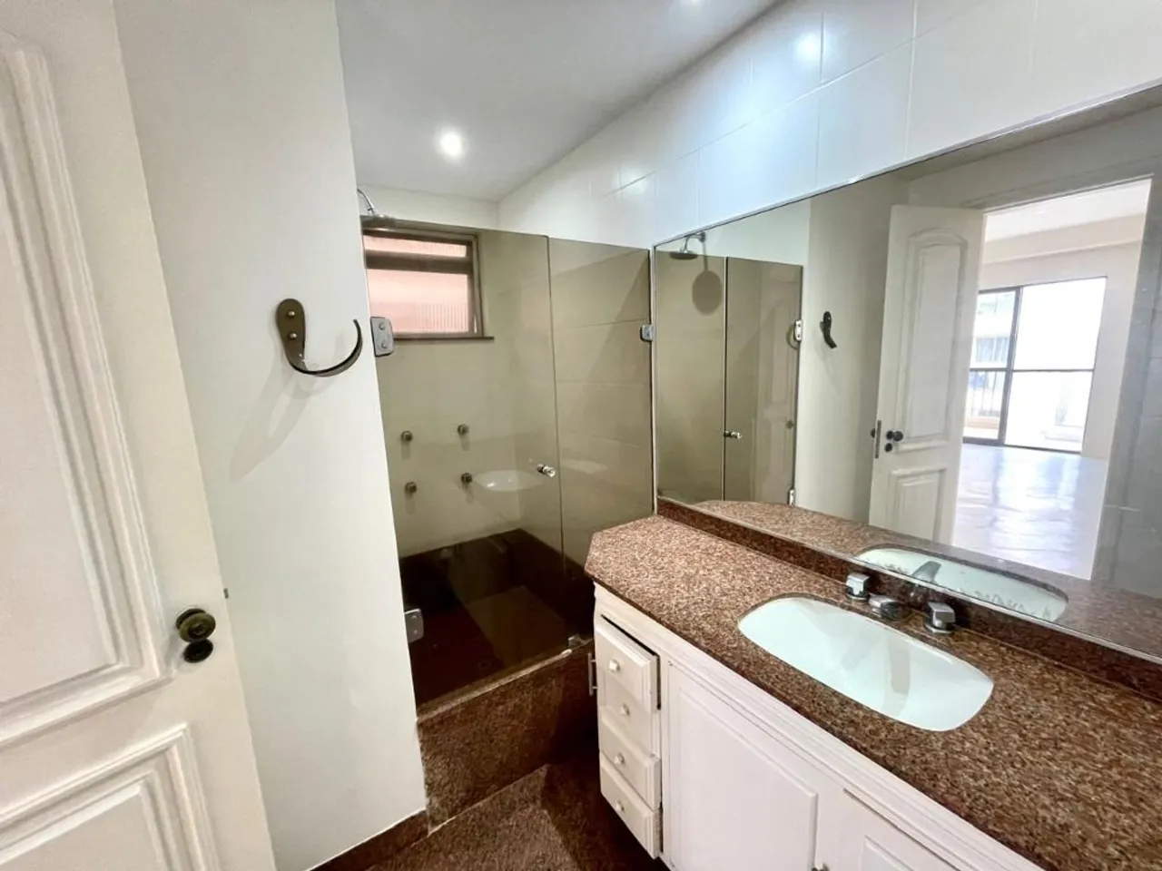3-bedroom 3-bath apartment with 250 m² and 3 parking — photo 19
