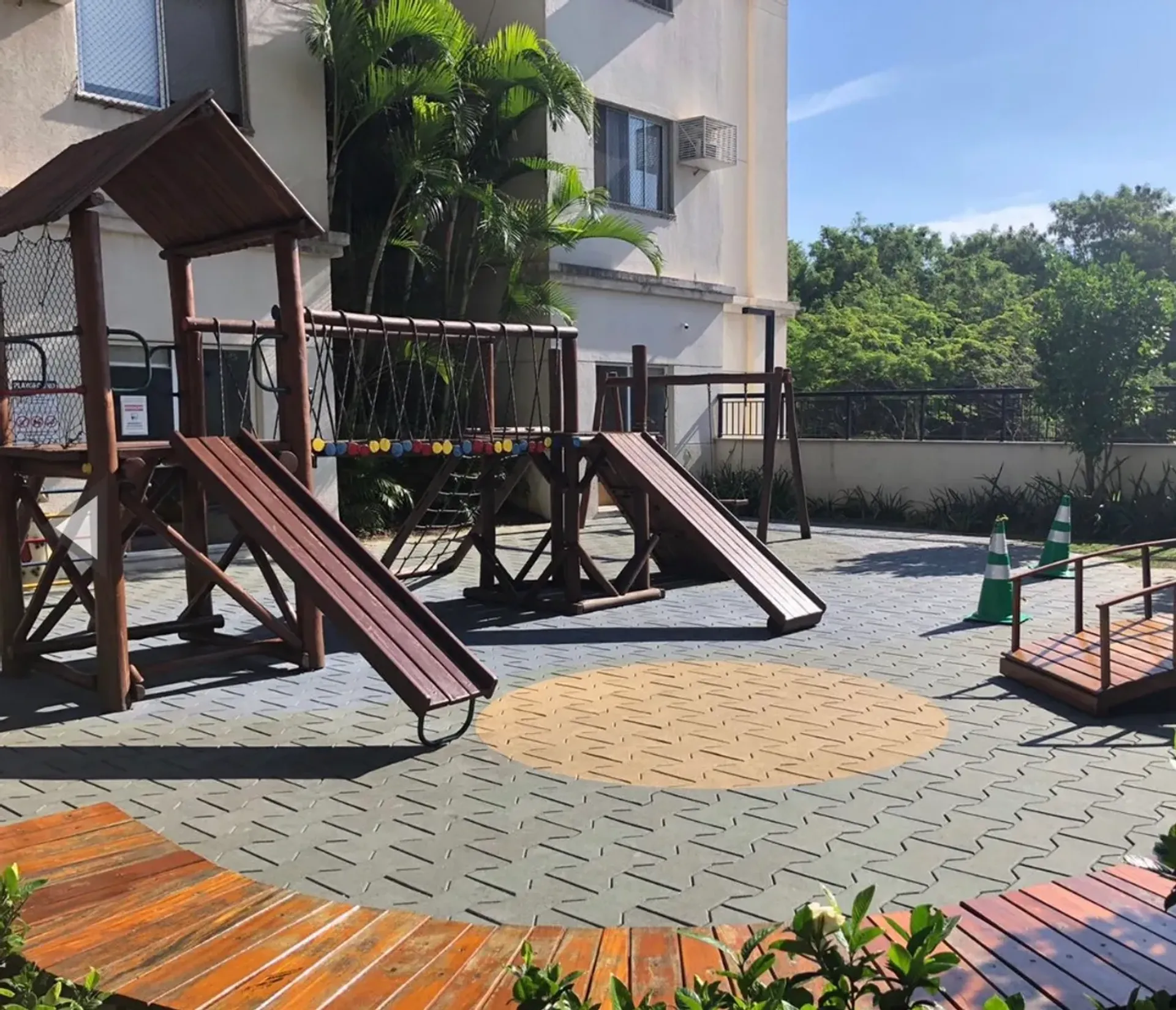 Apartamento com 2 quartos e varanda de vidro — photo 20
