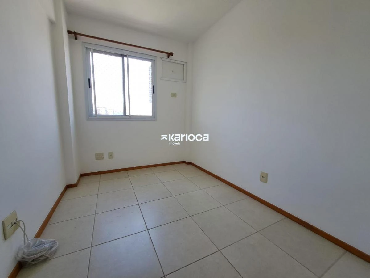 Glass-enclosed balcony in a 3-bedroom apartment, 75 m² — photo 9