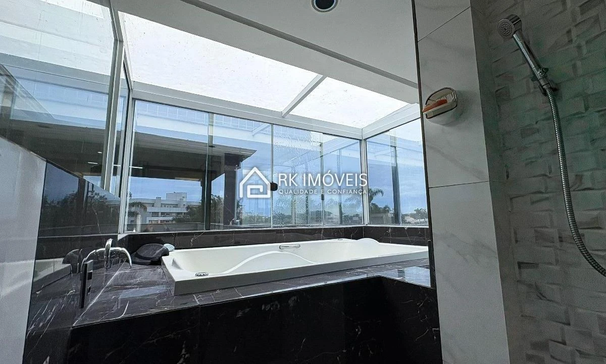 3-bedroom apartment with an open-plan kitchen and en suite — photo 23