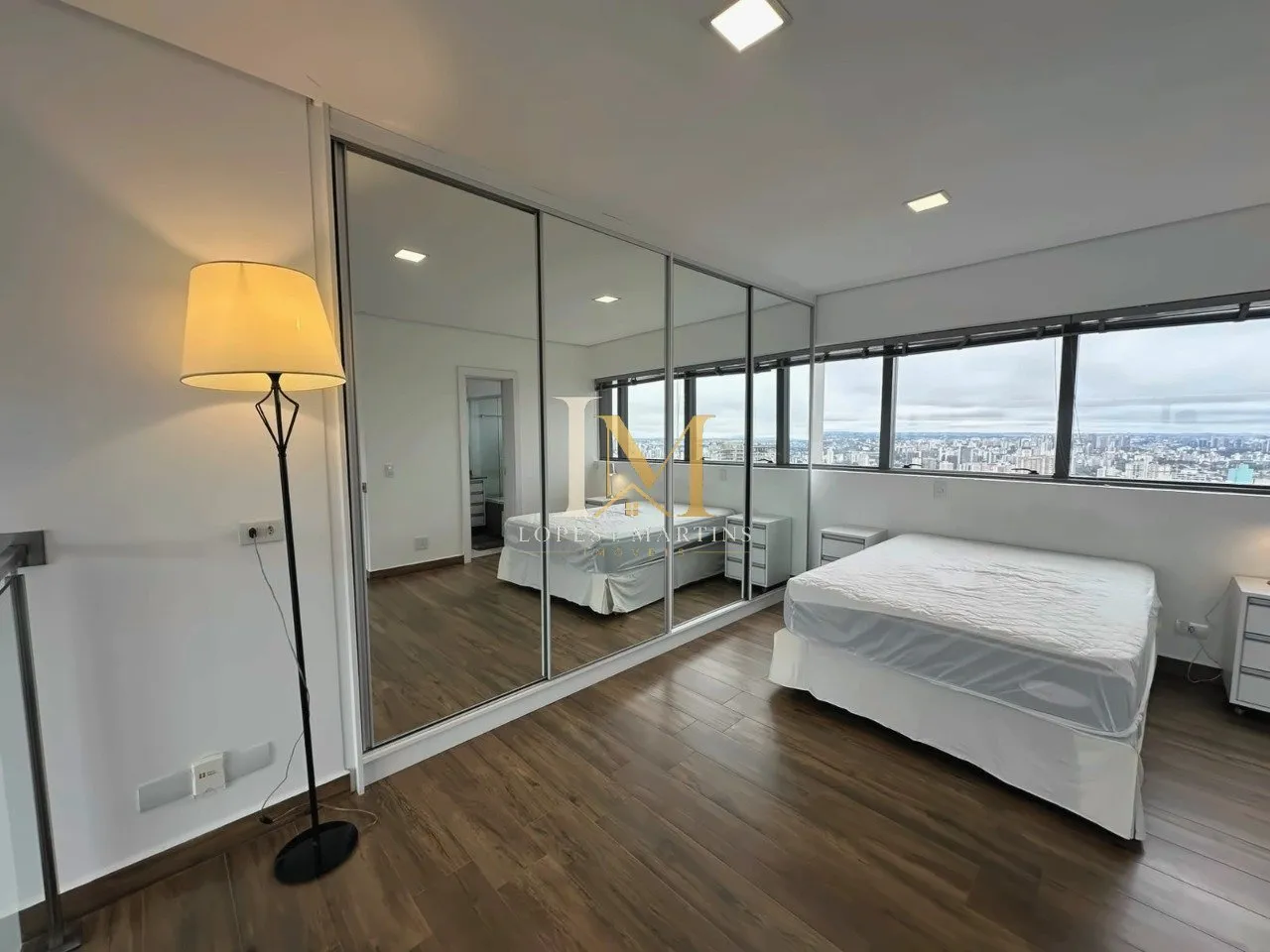One-bedroom apartment in a building with a gym — photo 2