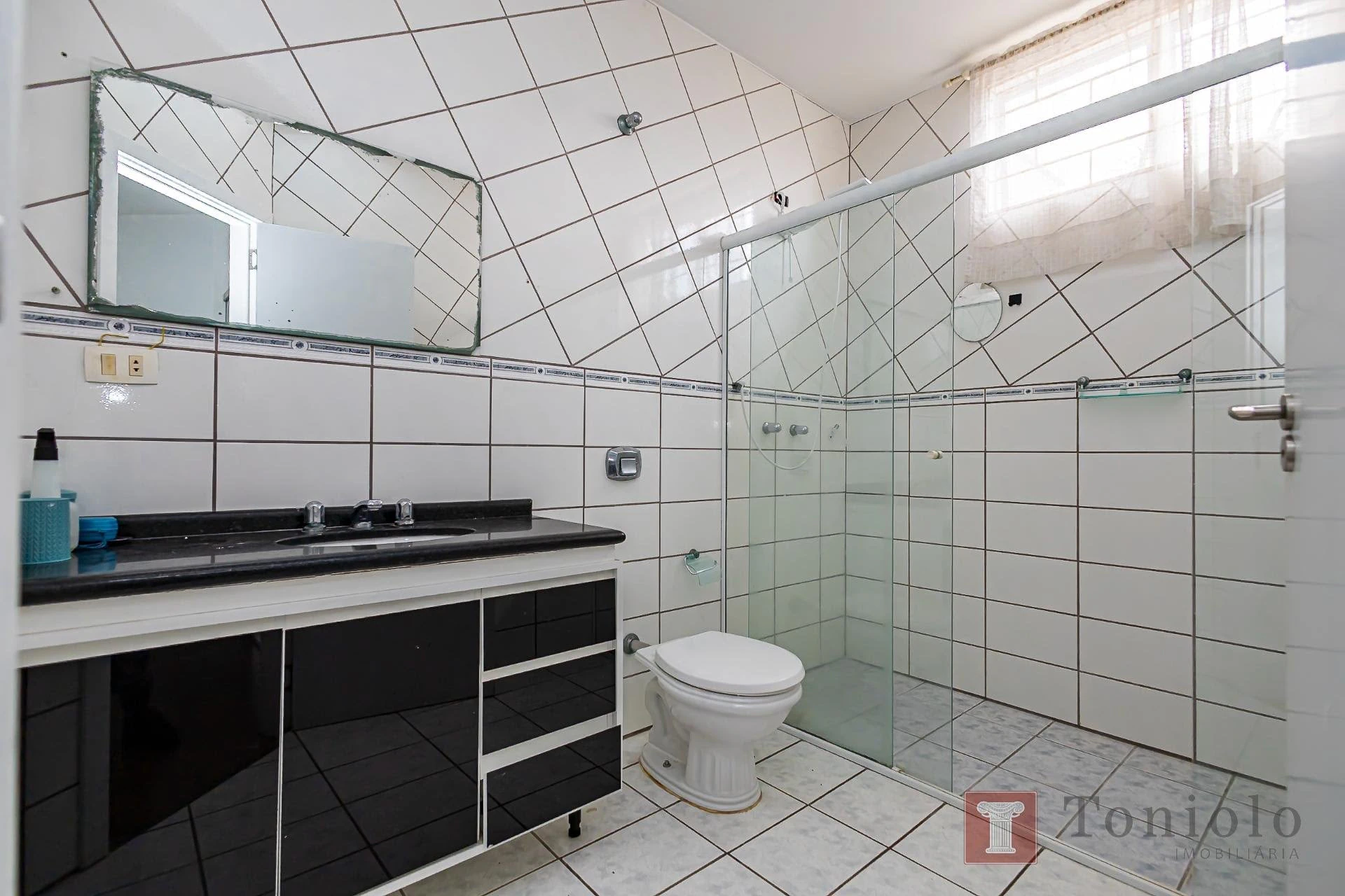 380 m² house with a bathtub and a walk-in closet — photo 23